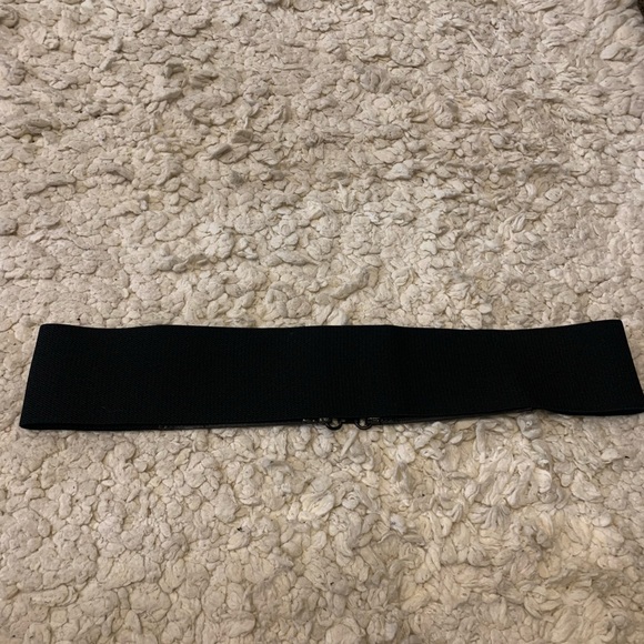 Black & Gold stretchy shimmery shiny metallic women’s belt M/L - Picture 4 of 5